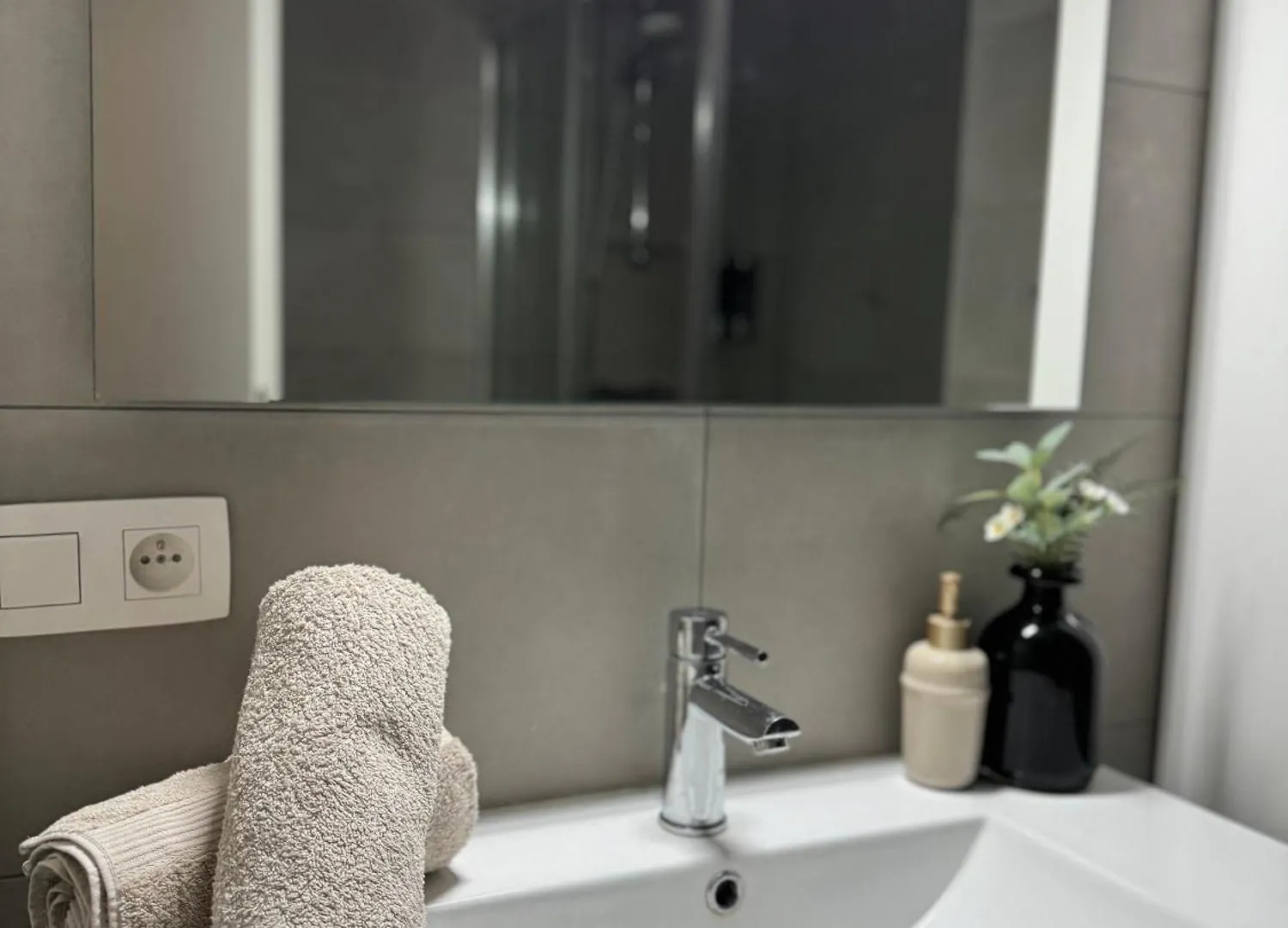 Liege Luxe & Jacuzzi Sous Les Etoiles Apartment Saint-Nicolas  Belgium